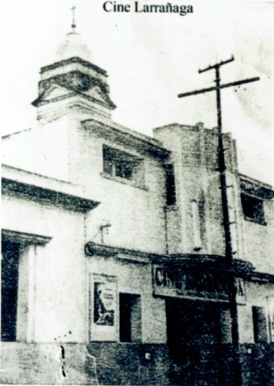 Domingo construye el Salón de Actos del Colegio Santander, luego Cine Larrañaga, más tarde Cine Plaza, hoy Sala Padre Domingo del Teatro Fernandino.