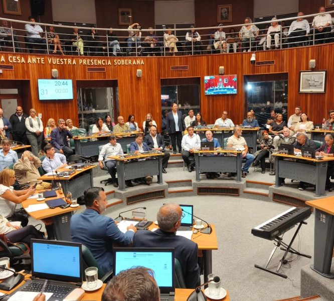 Archivo:Gente-homenaje (3).jpg