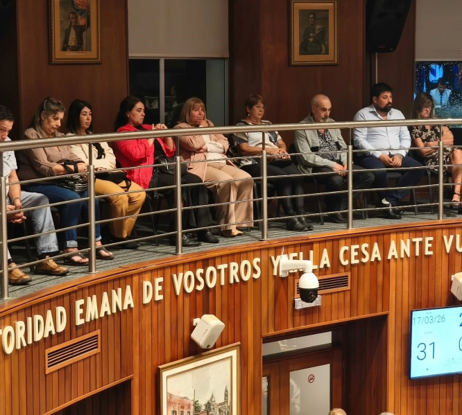 Archivo:Gente-homenaje (5).jpg